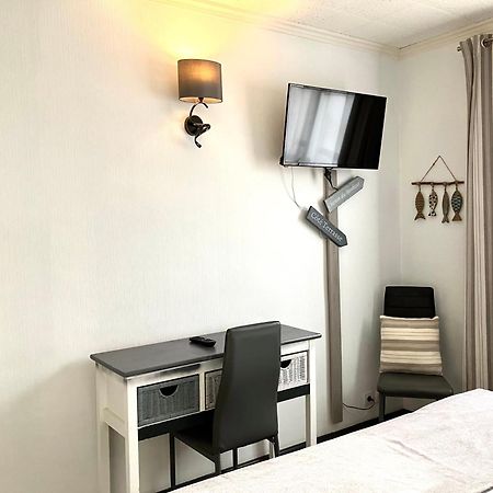Hotel Lou Marques Сент-Марі-де-ла-Мер Екстер'єр фото