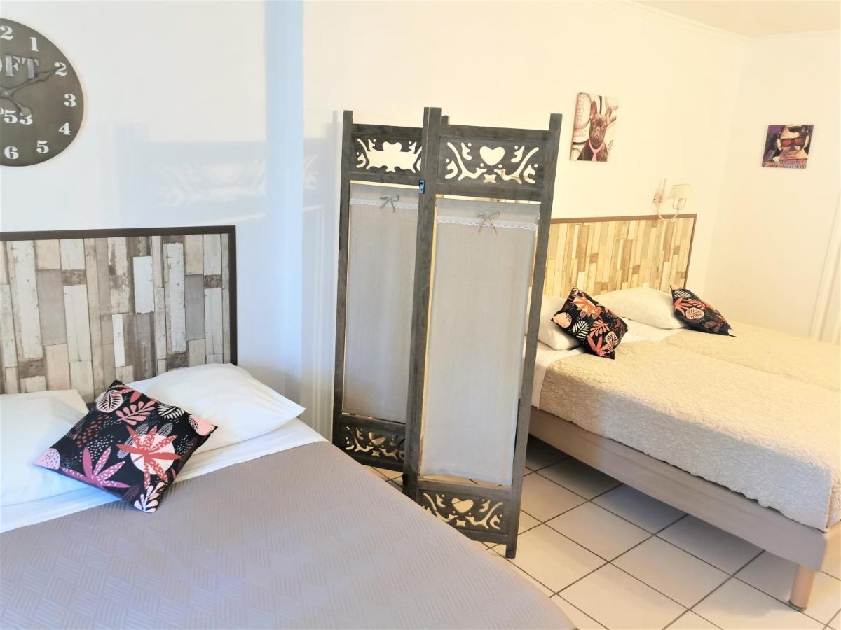 Hotel Lou Marques Сент-Марі-де-ла-Мер Екстер'єр фото