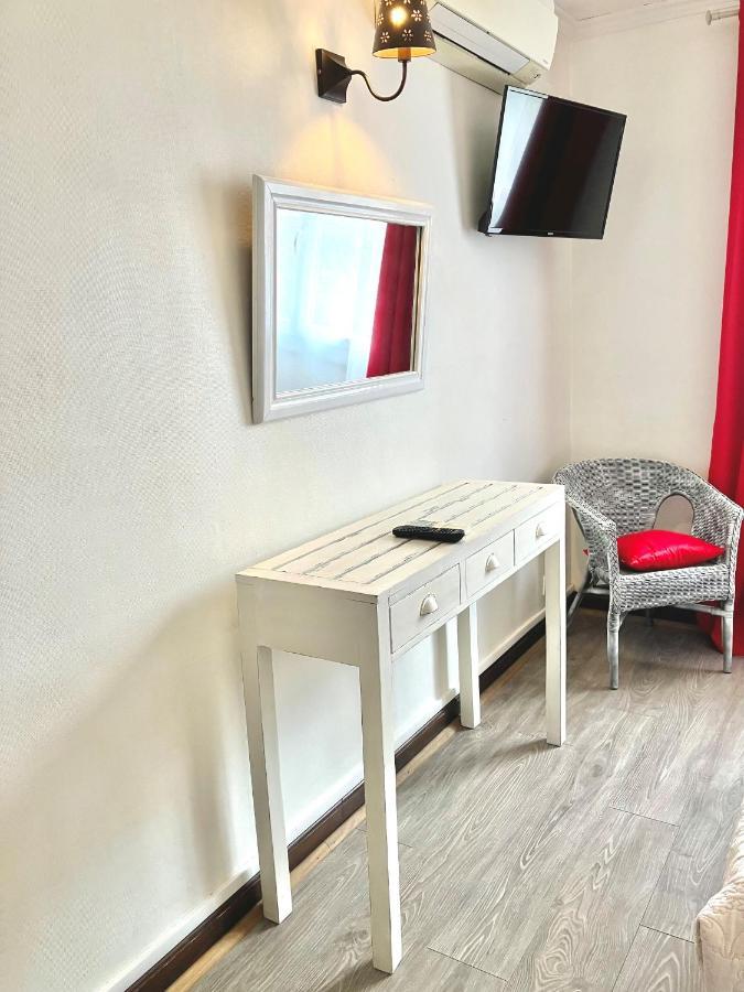 Hotel Lou Marques Сент-Марі-де-ла-Мер Екстер'єр фото