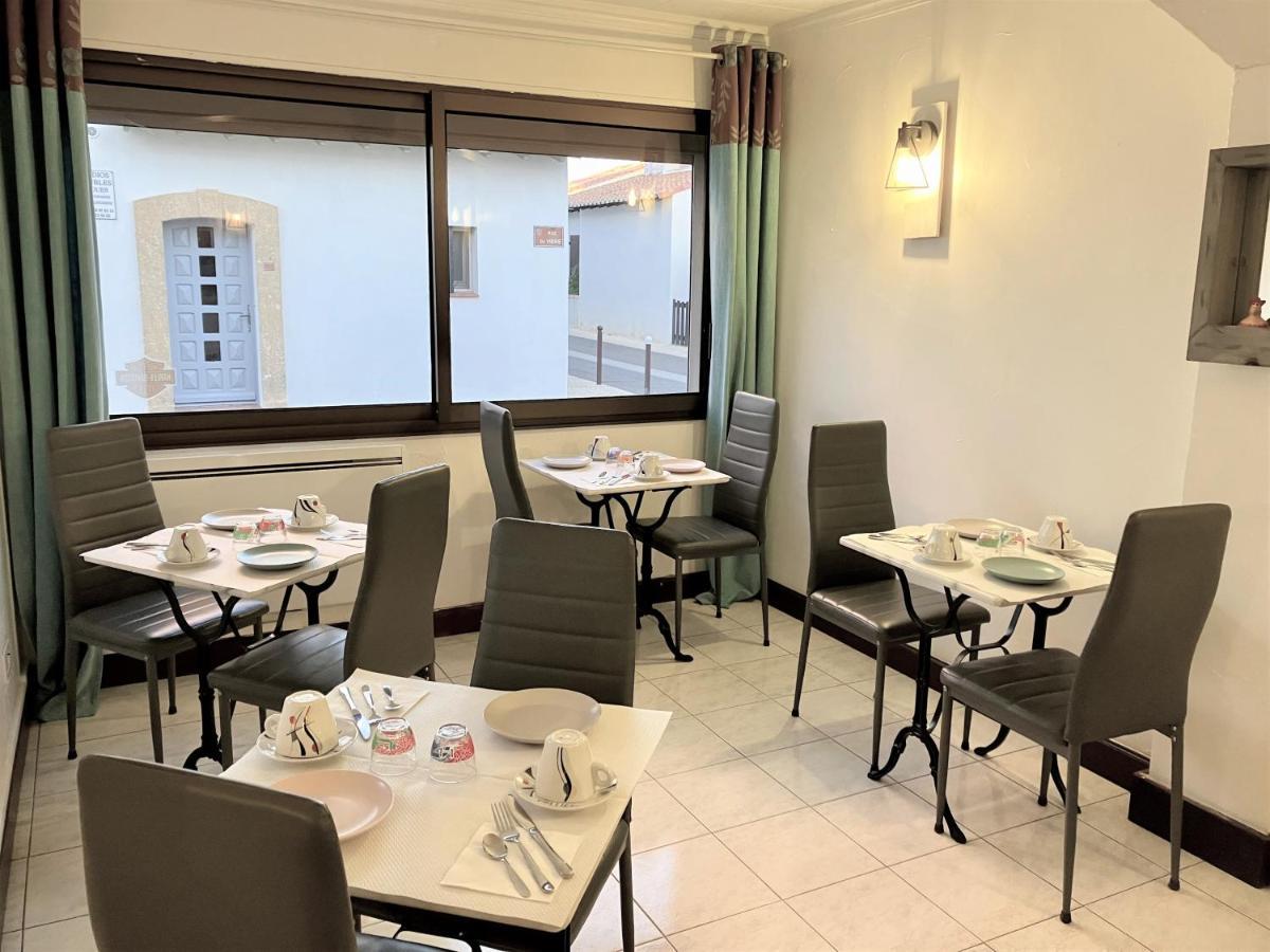 Hotel Lou Marques Сент-Марі-де-ла-Мер Екстер'єр фото