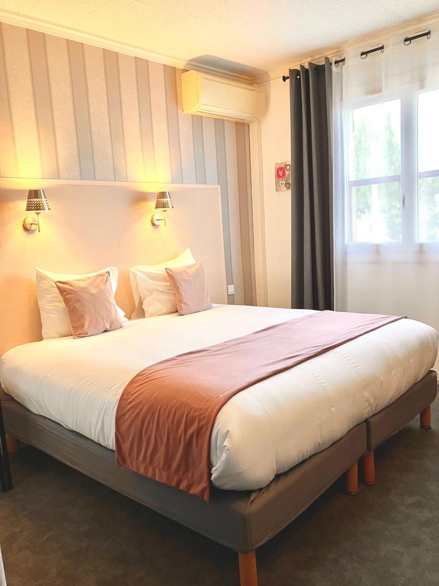 Hotel Lou Marques Сент-Марі-де-ла-Мер Екстер'єр фото