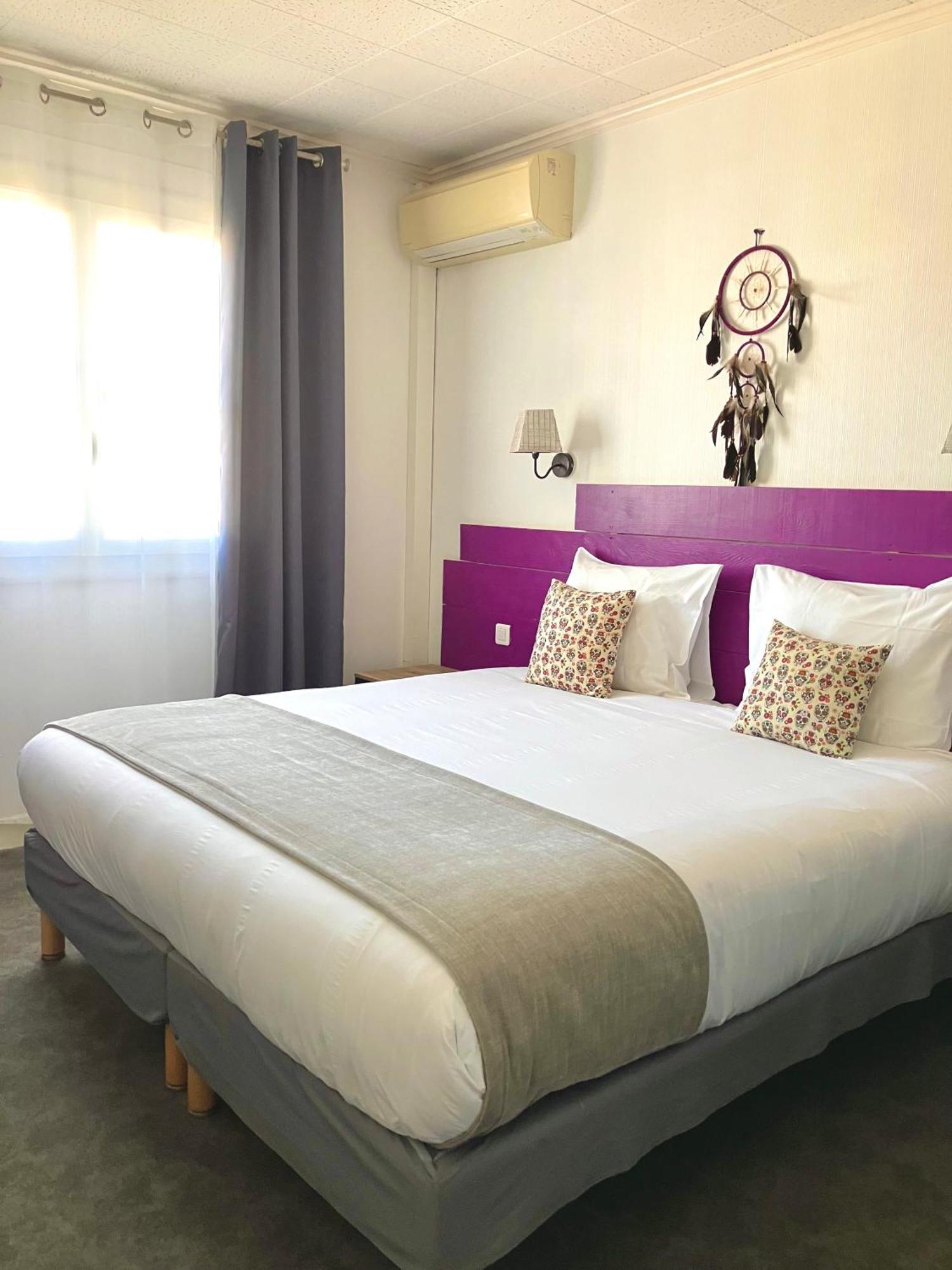 Hotel Lou Marques Сент-Марі-де-ла-Мер Екстер'єр фото