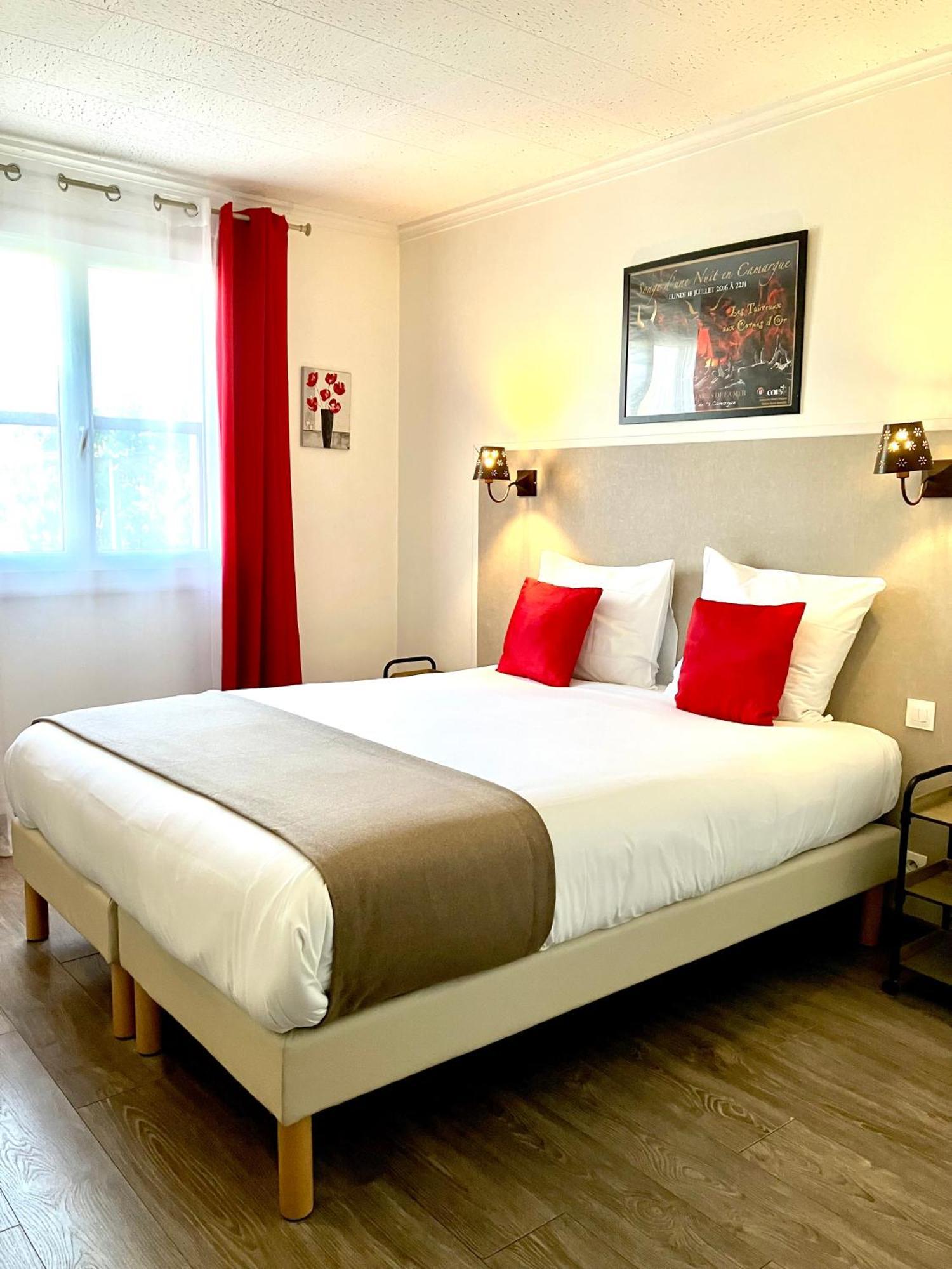 Hotel Lou Marques Сент-Марі-де-ла-Мер Екстер'єр фото