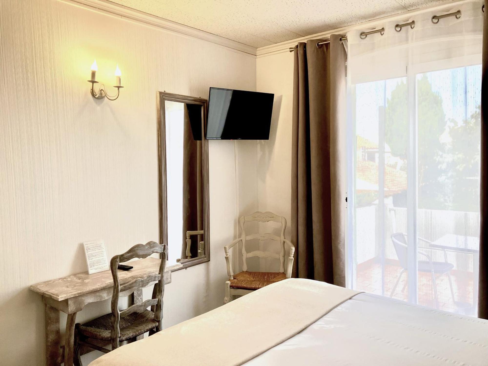 Hotel Lou Marques Сент-Марі-де-ла-Мер Екстер'єр фото