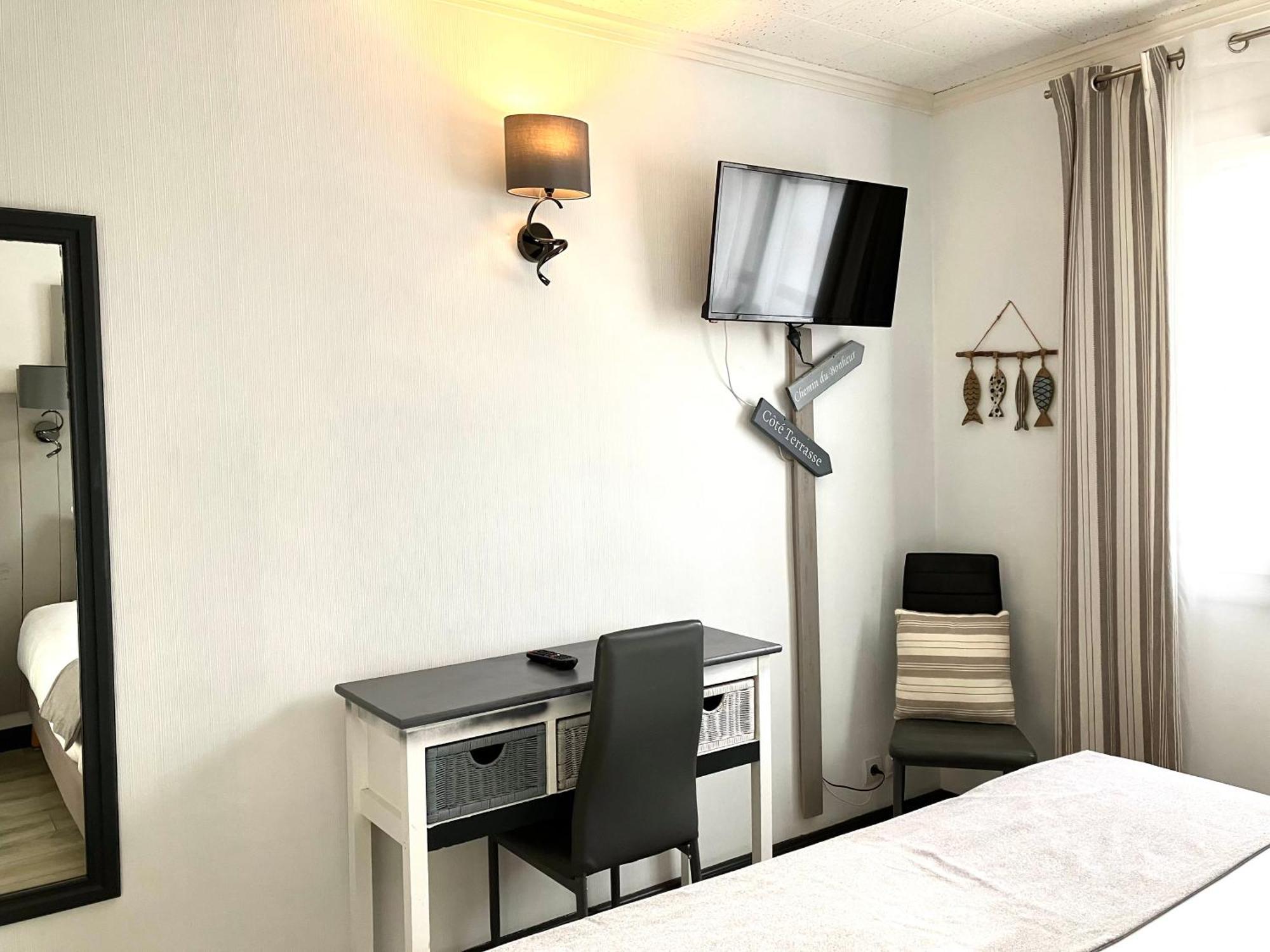 Hotel Lou Marques Сент-Марі-де-ла-Мер Екстер'єр фото