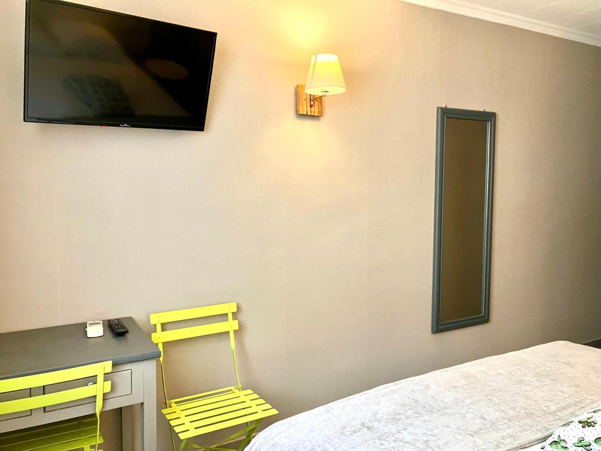 Hotel Lou Marques Сент-Марі-де-ла-Мер Екстер'єр фото