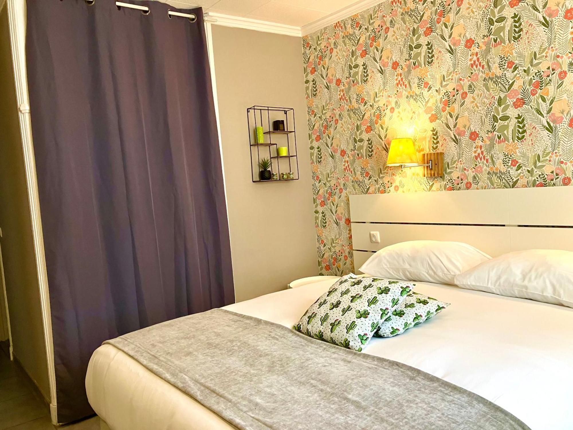 Hotel Lou Marques Сент-Марі-де-ла-Мер Екстер'єр фото